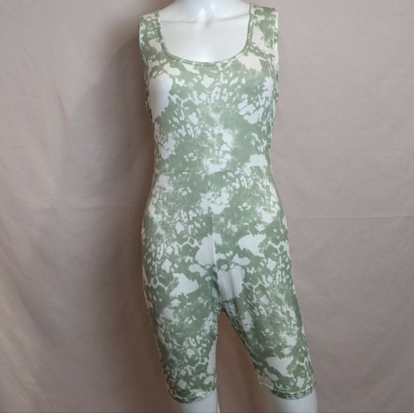 Boohoo Sage Green and White Tie Dye Sleeveless One Piece Unitard Romper 8 - Picture 1 of 6